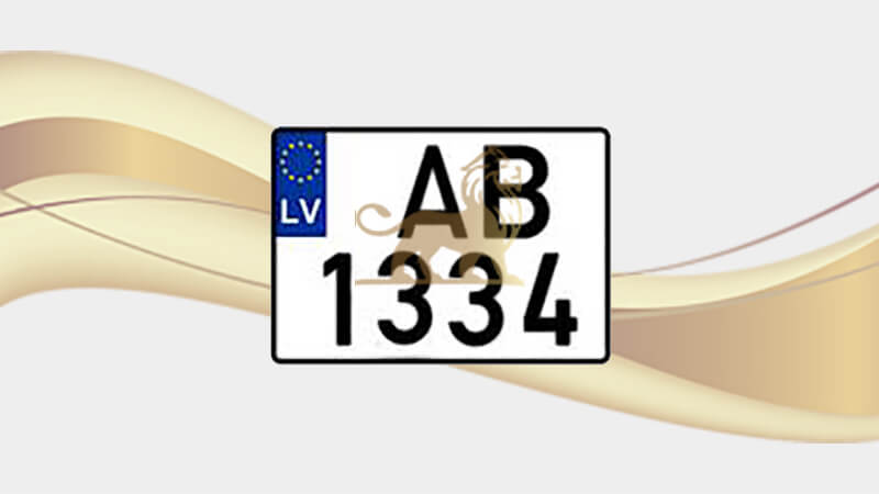 Квадратные номерные знаки Латвии на автомобили